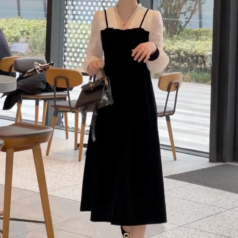 初秋气质连衣裙黑色遮肉显瘦拼接蕾丝高级感别致时尚假两件裙子