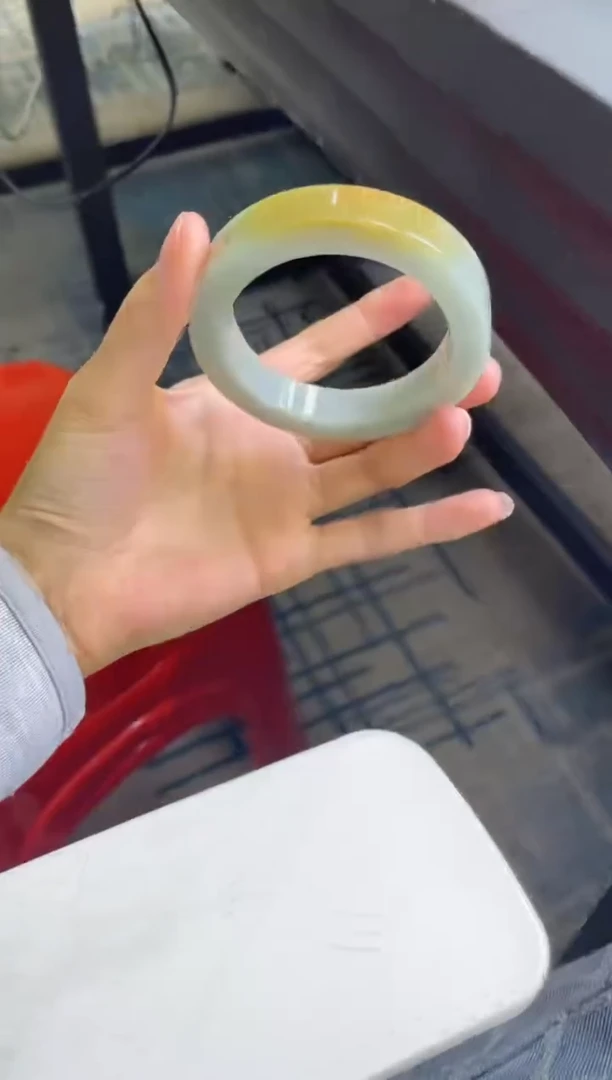 未镶嵌手镯定制翡翠坚**好手镯