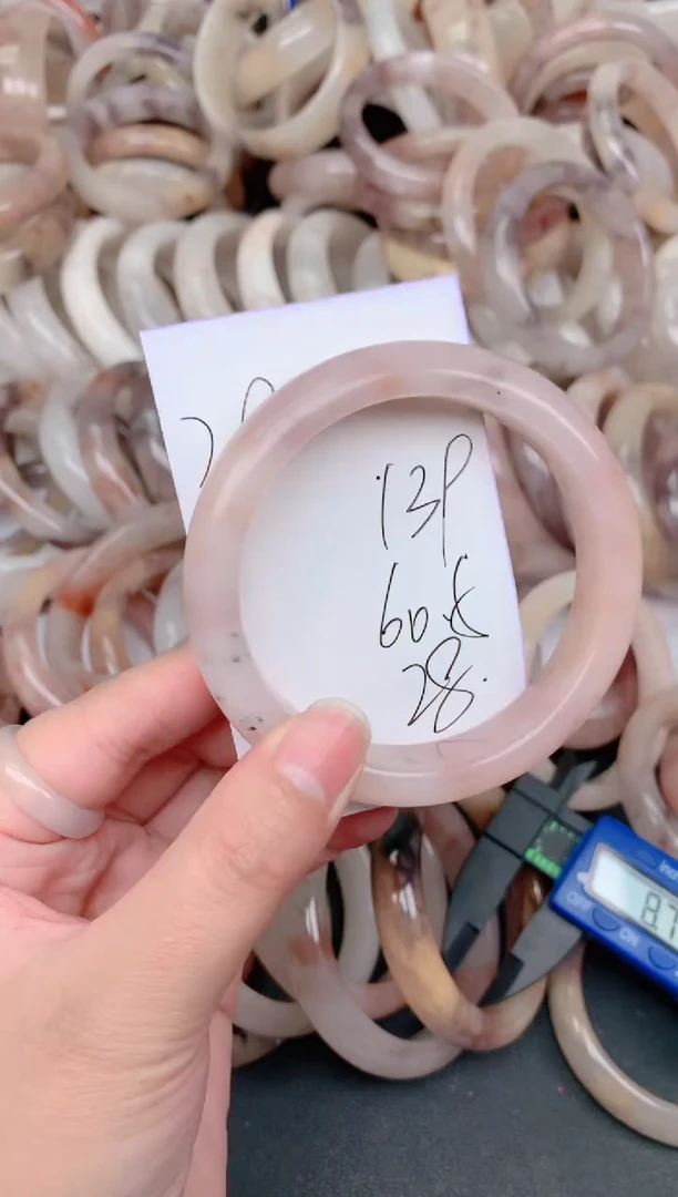 未镶嵌手镯石英质玉139