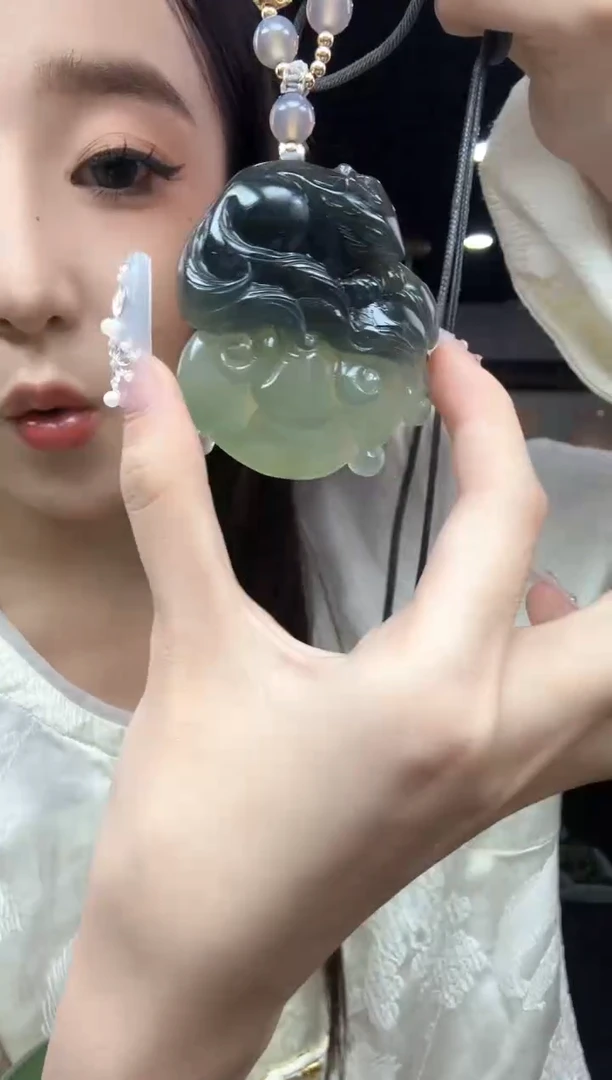 未镶嵌岫玉颈饰如意九尾狐