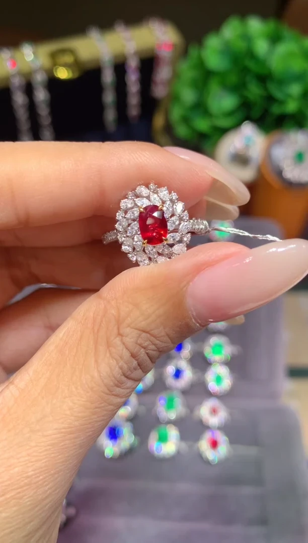 18K金镶嵌戒指红宝石0.78CT