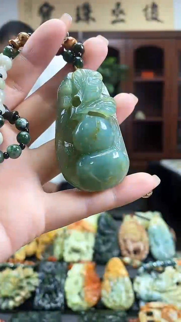 【闪购商品】蛇纹石玉吊坠未镶嵌·