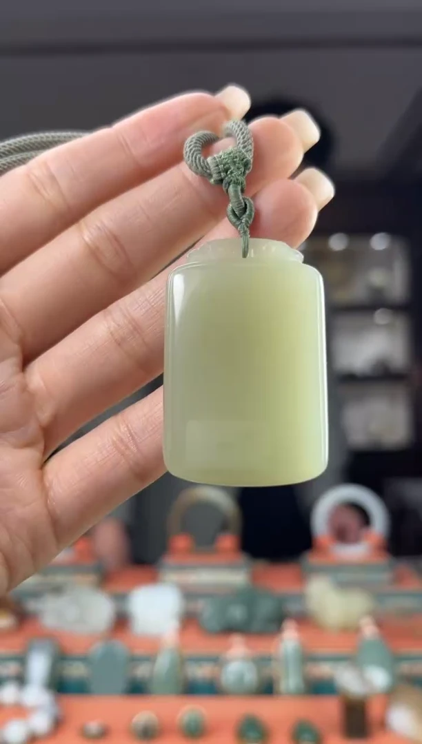 颈饰未镶嵌和田玉佩佩