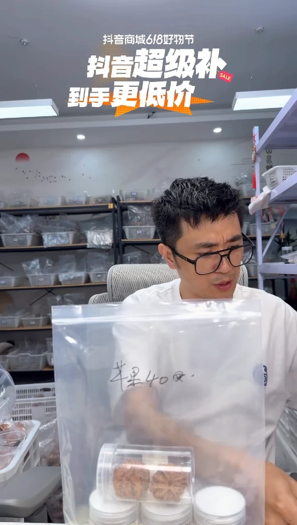 文玩核桃把件张*端小礼物