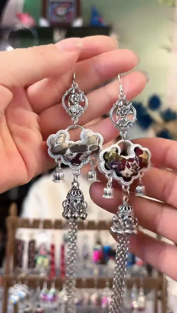 彩云南阁非遗老绣饰品206