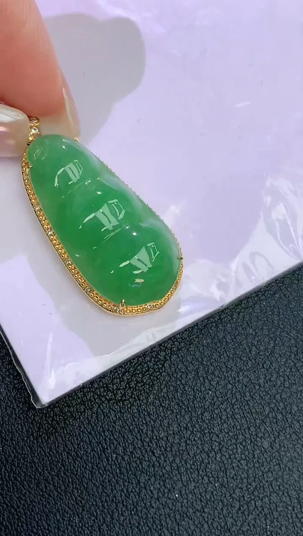 颈饰18K金镶嵌翡翠赠礼盒证书 麦麦