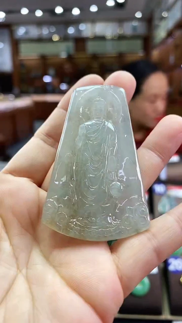 翡翠未镶嵌颈饰观音