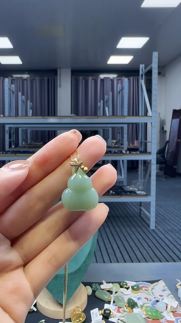 18K金镶嵌和田玉挂件 不含链