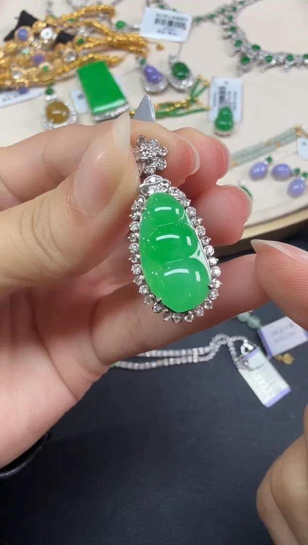 吊坠(不含链)18K金镶嵌翡翠吊坠(不含链)|19800