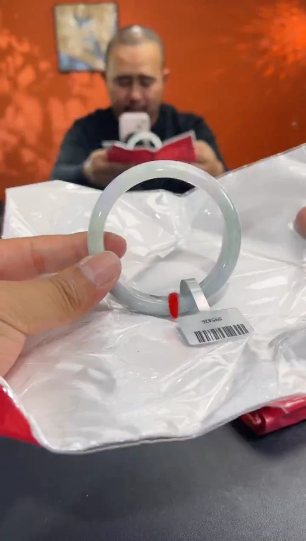 未镶嵌手镯翡翠翡翠手镯（微瑕）