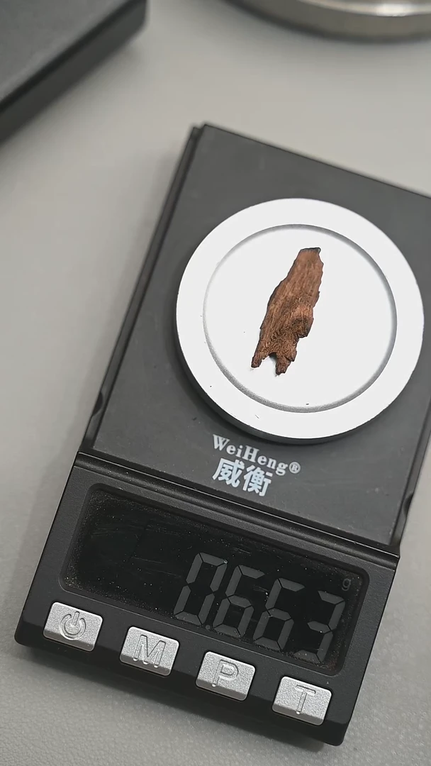 沉香手把件富森红土沉水0.6g