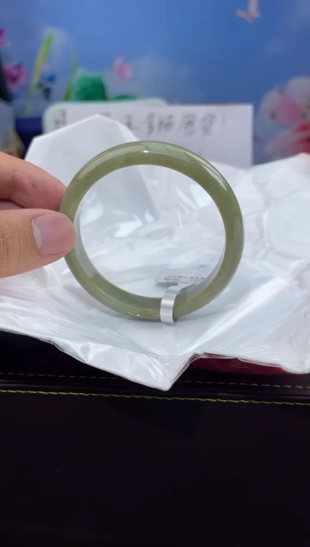 翡翠手镯未镶嵌3翡翠手镯(微瑕)