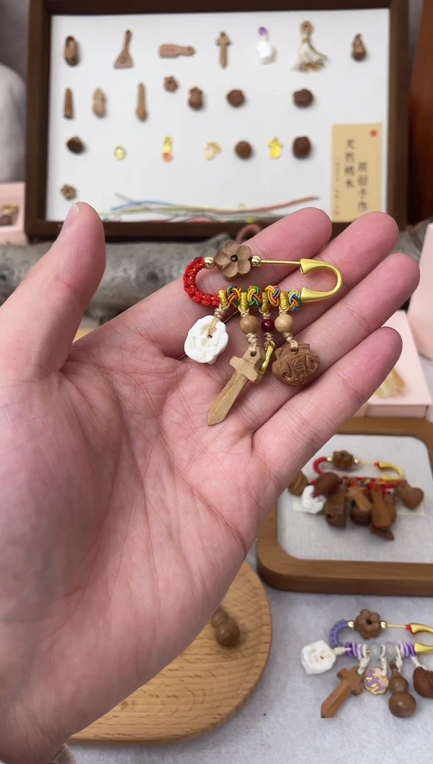 桃木别针一物一拍加桃核小锁