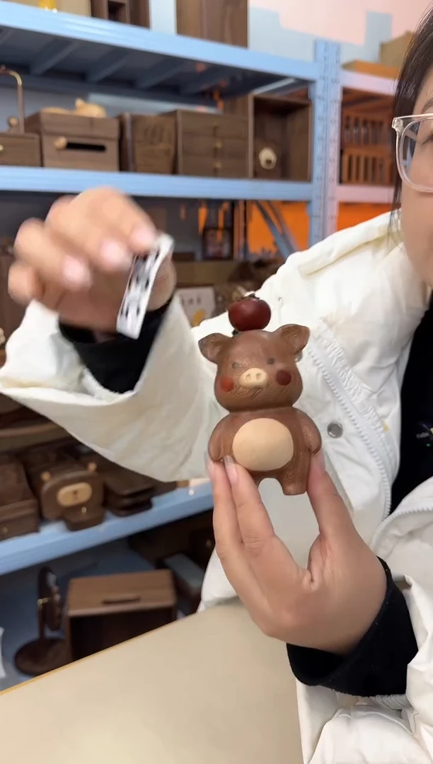 木535微瑕乌檀木实木小猪摆件