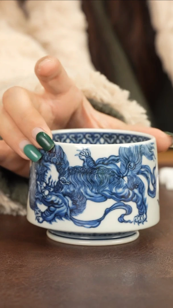 【闪购商品】丰雅赏玩青花狮子绣球直口杯