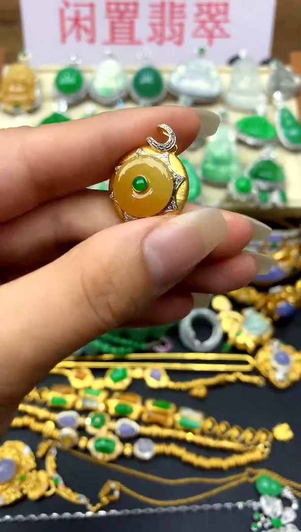 颈饰18K金镶嵌翡翠401 -中国好珍宝