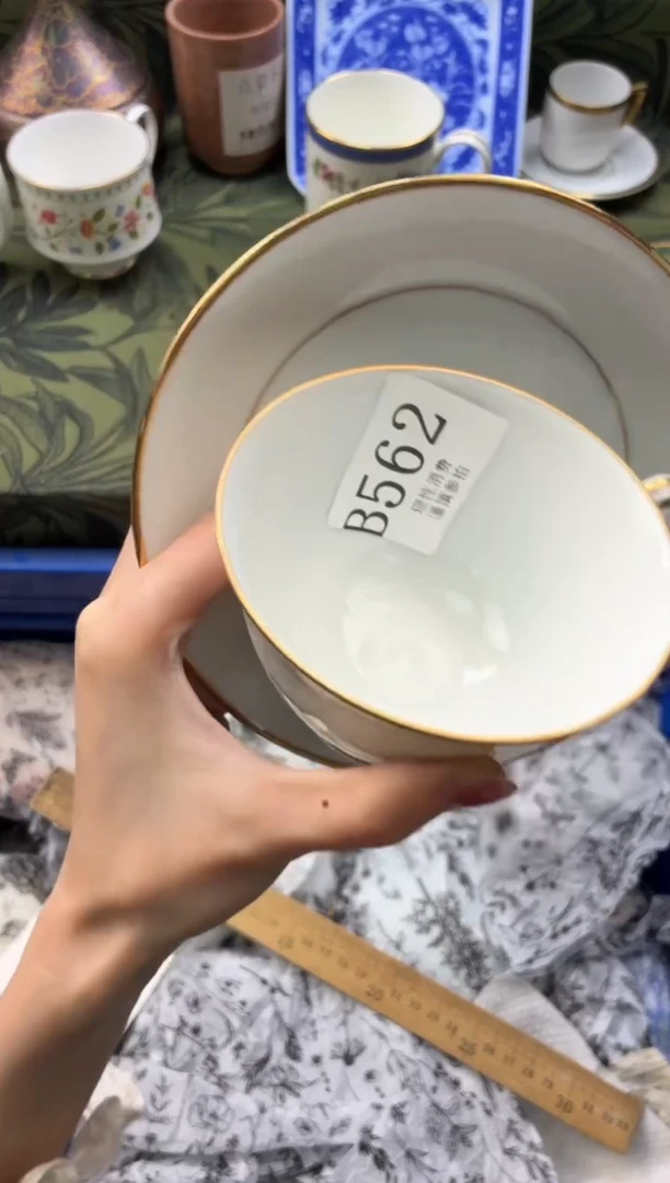 瓷片ෆ**ෆ       B562