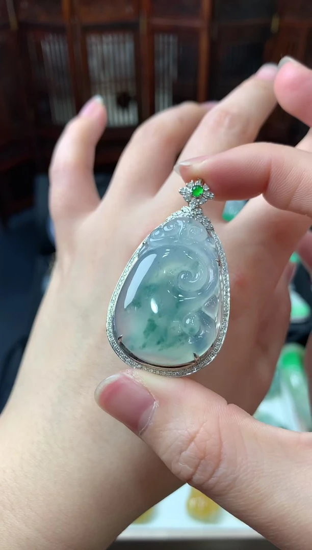 【闪购商品】翡翠吊坠(不含链)18K金镶嵌挂件