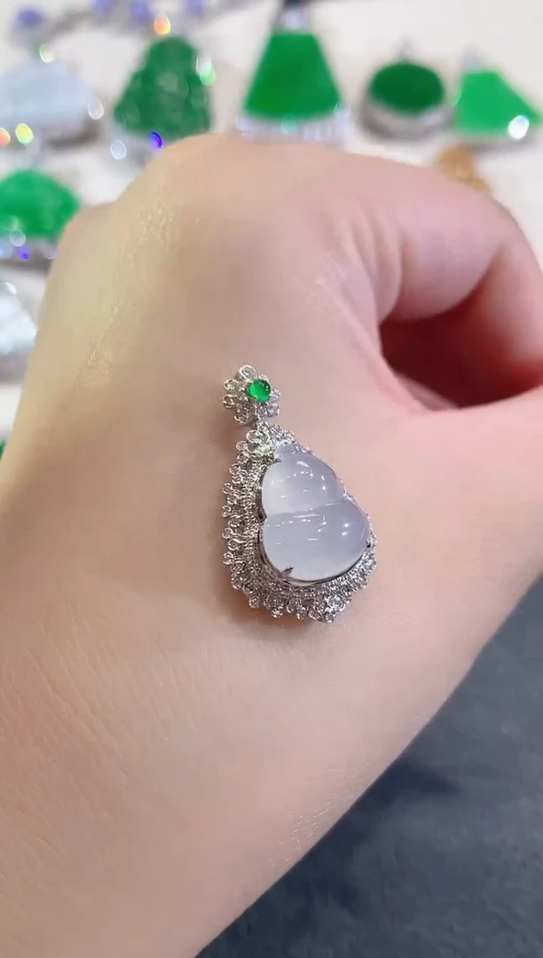 吊坠(不含链)18K金镶嵌翡翠A27