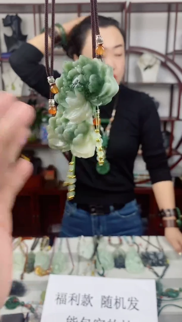 未镶嵌岫玉颈饰1