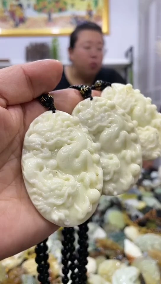岫玉未镶嵌吊坠多样性发货发其中一件
