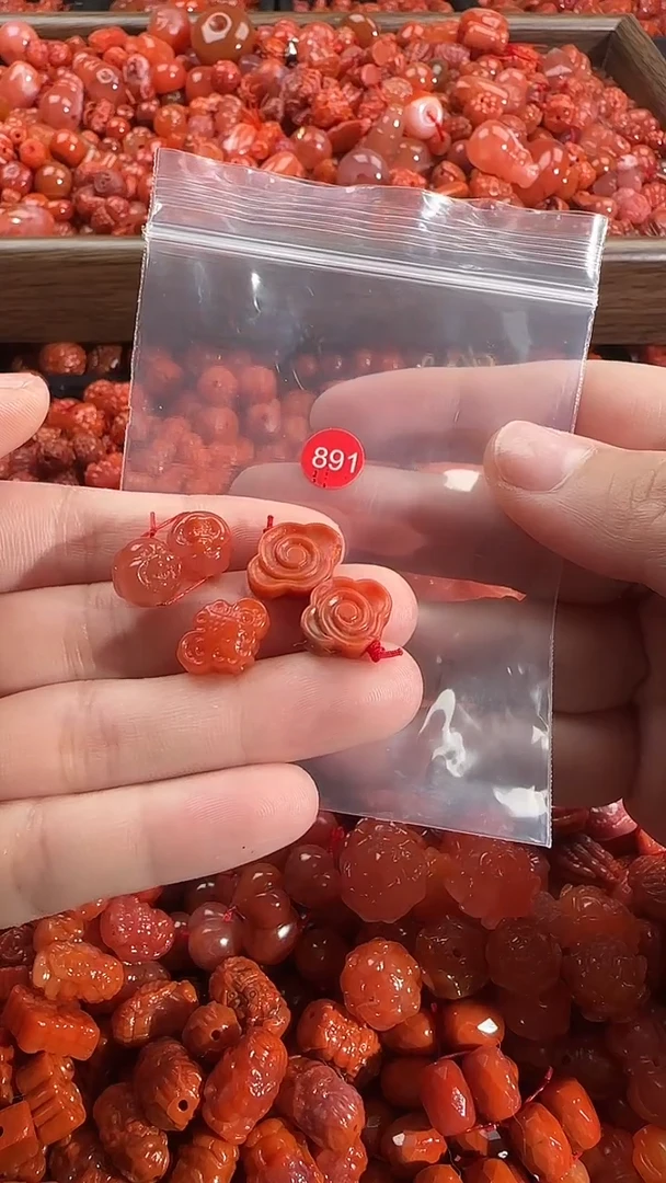 颈饰未镶嵌南红玛瑙1