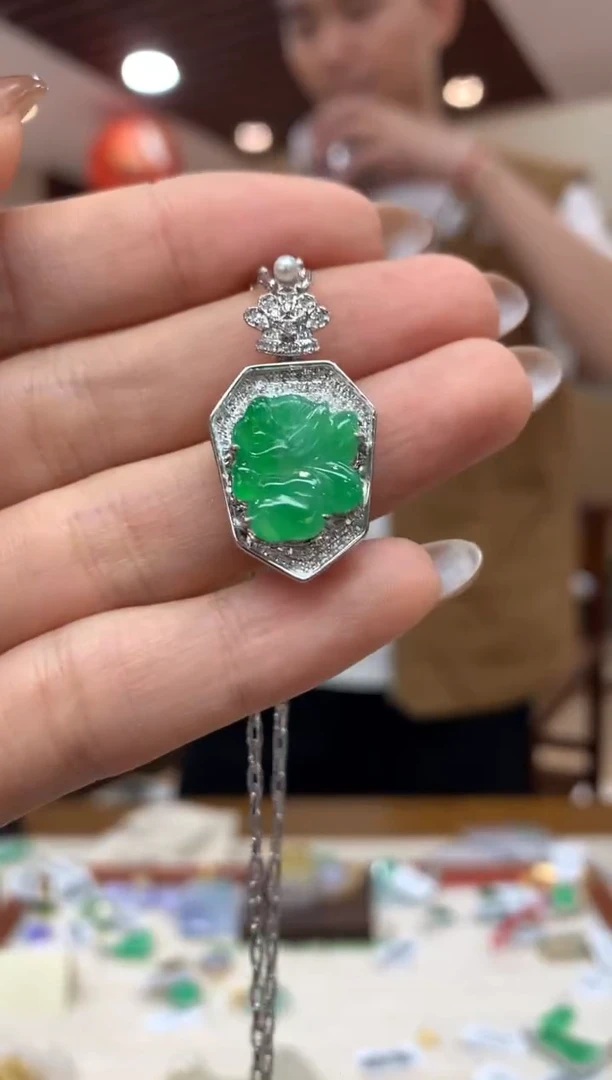吊坠(不含链)18K金镶嵌翡翠花仙子