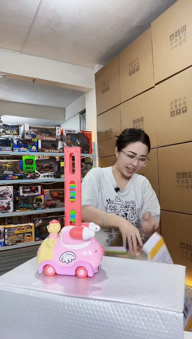 塑料儿童玩具小猪多米诺骨牌车