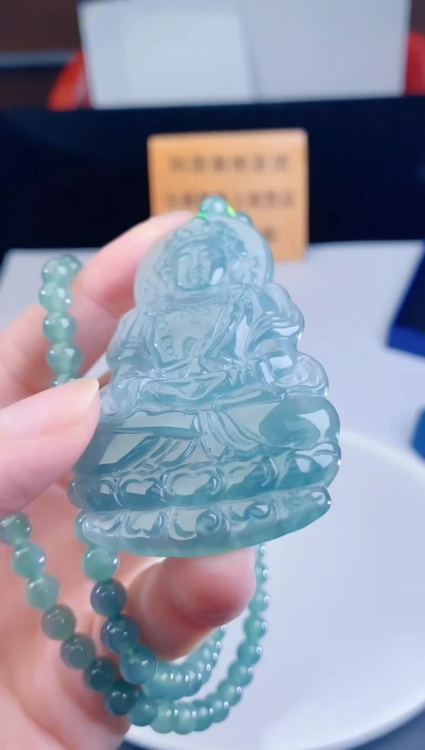 颈饰未镶嵌翡翠