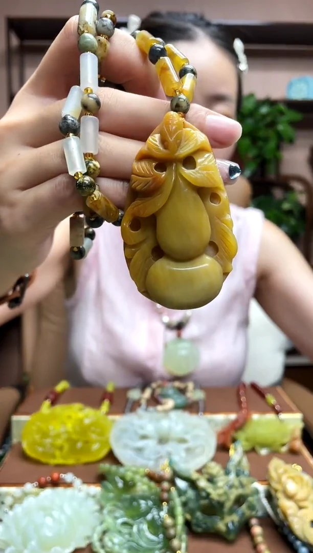 岫玉未镶嵌吊坠·