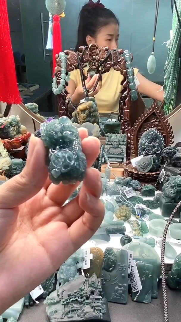 颈饰未镶嵌翡翠荣****昇翡翠