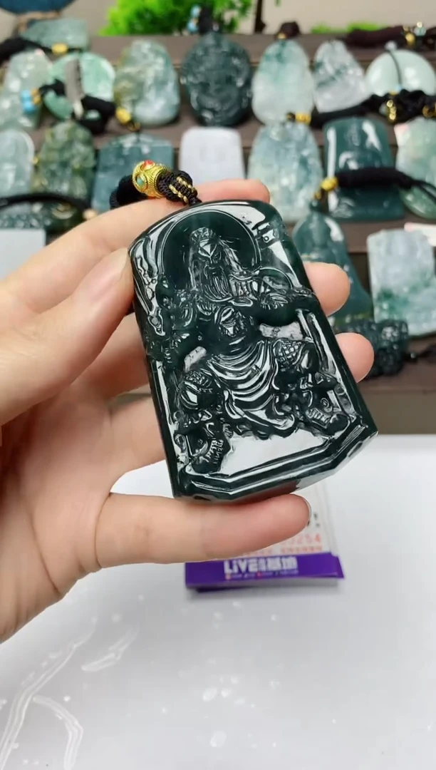 翡翠未镶嵌颈饰