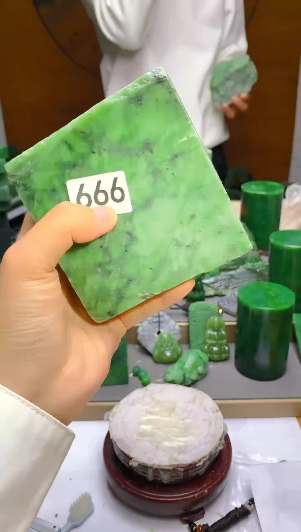 和田玉（碧玉）未镶嵌珠宝半成品1