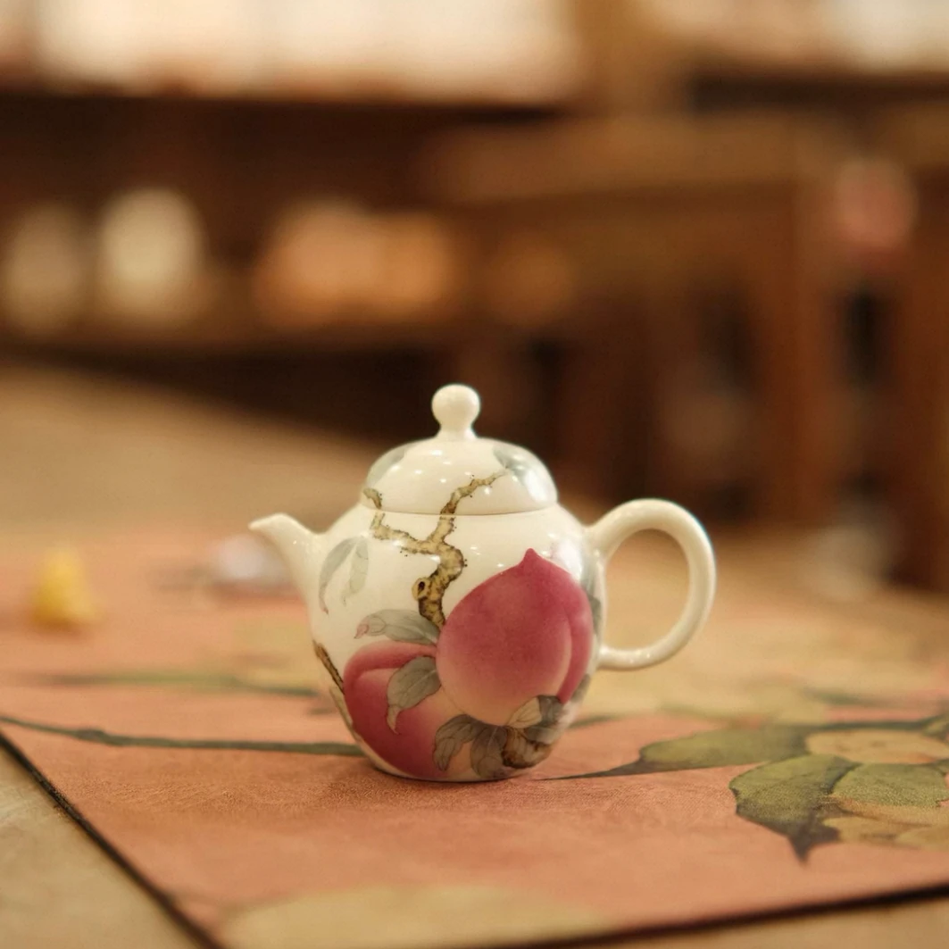 《梦乔茶器》雅圣景德镇手工手绘桃桃泡茶壶高端窑口精美茶器陶瓷壶