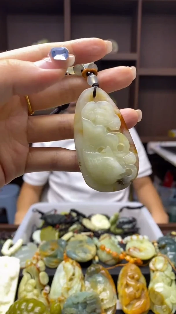 未镶嵌岫玉挂件