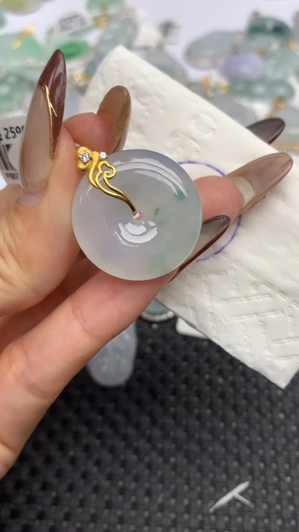 颈饰18K金镶嵌翡翠   天然翡翠A货  百元以上9米证书费自理