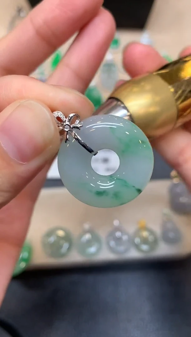 颈饰18K金镶嵌翡翠甜甜圈【无服务费