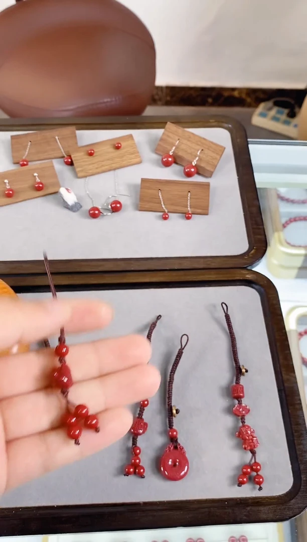 天然辰砂天然朱砂招财猫钥匙扣挂件