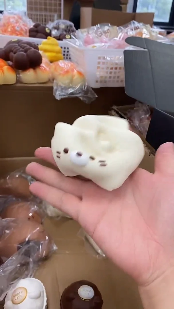 白色咬一口角落生物，默认微瑕