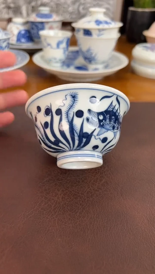 照夜白青花鱼藻压手杯