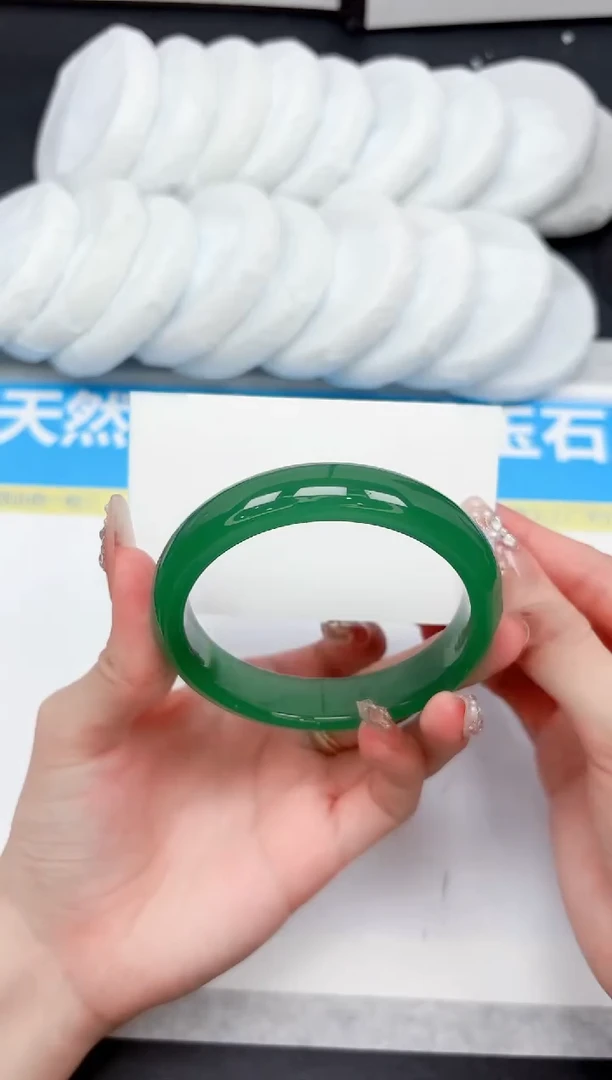 未镶嵌手镯石英质玉130-57.2