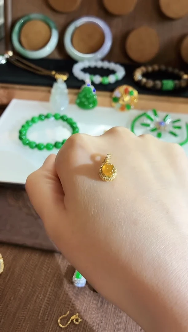 翡翠18K金镶嵌吊坠(不含链)吊坠