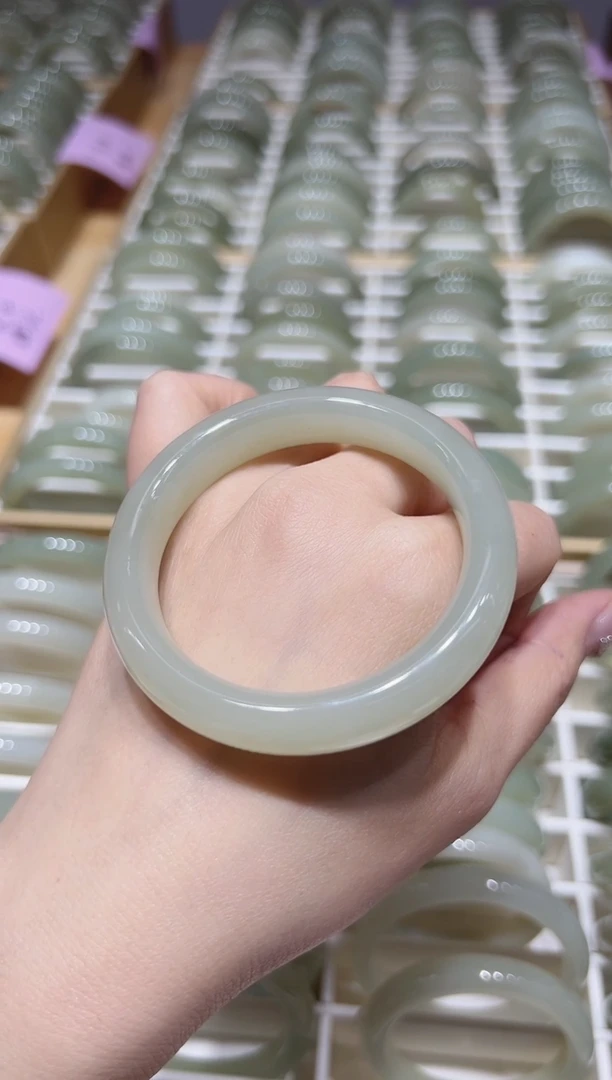 【闪购商品】和田玉手镯未镶嵌v0251圈口52