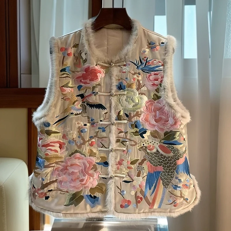深圳南油高档新中式国风醋酸夹棉马甲女秋冬水貂毛重工刺绣马夹