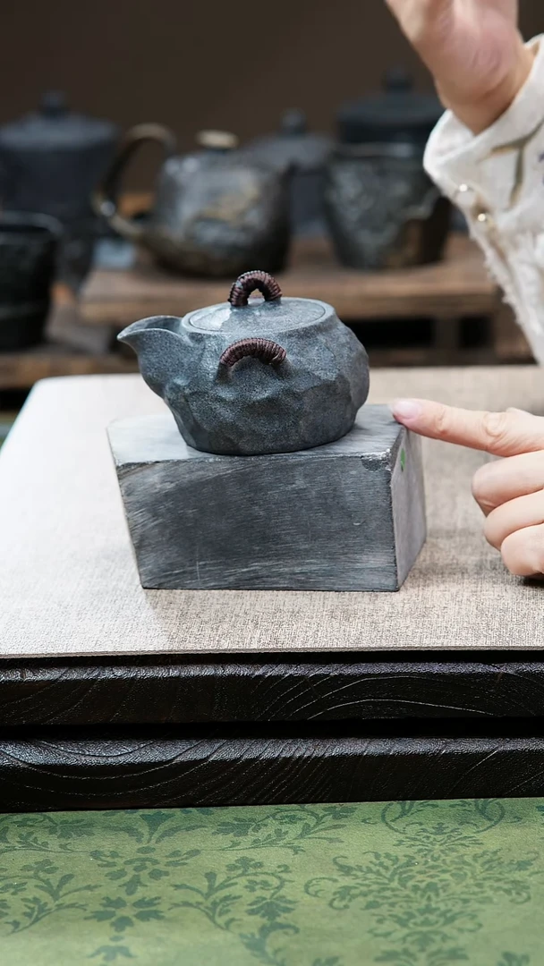 柯荣盛老师作品冰碛岩重工雕刻手凿宝瓶壶