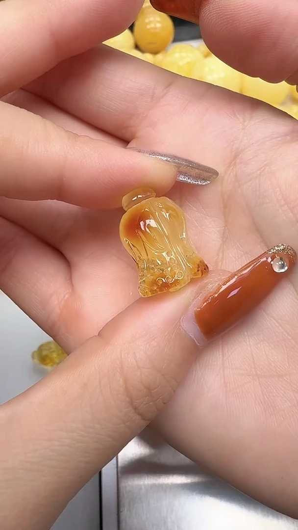 裸石琥珀未镶嵌如图