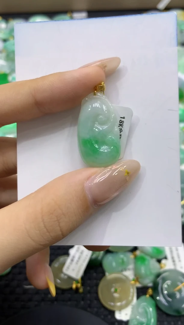颈饰18K金镶嵌翡翠天然缅甸翡翠A货
