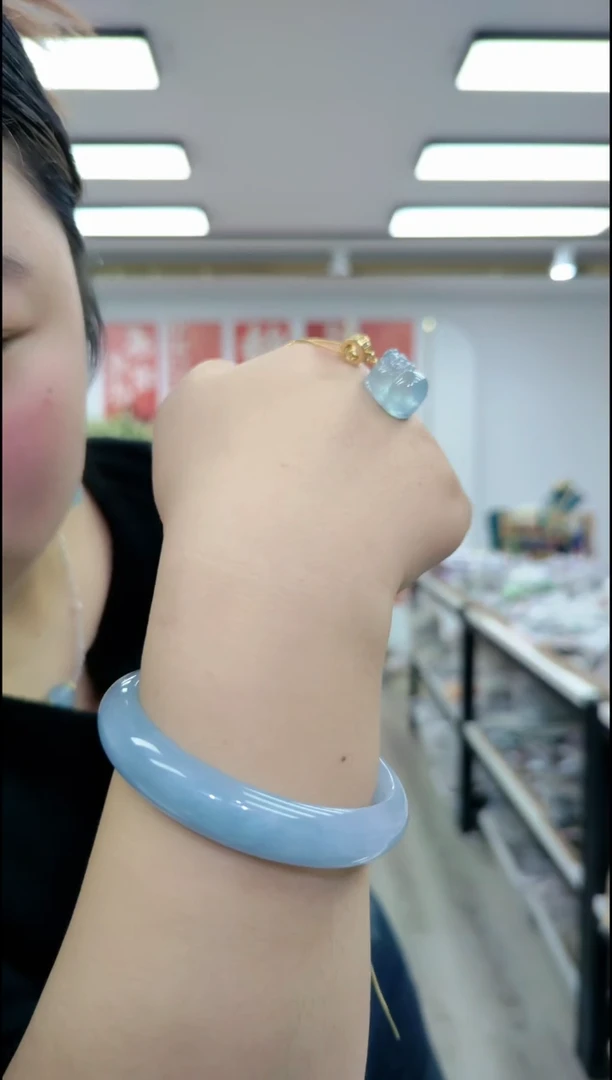 【闪购商品】海蓝宝石颈饰银S925镶嵌2621蓝大皮休