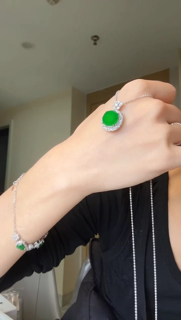 【闪购商品】翡翠吊坠(不含链)银S925镶嵌天然翡翠吊坠