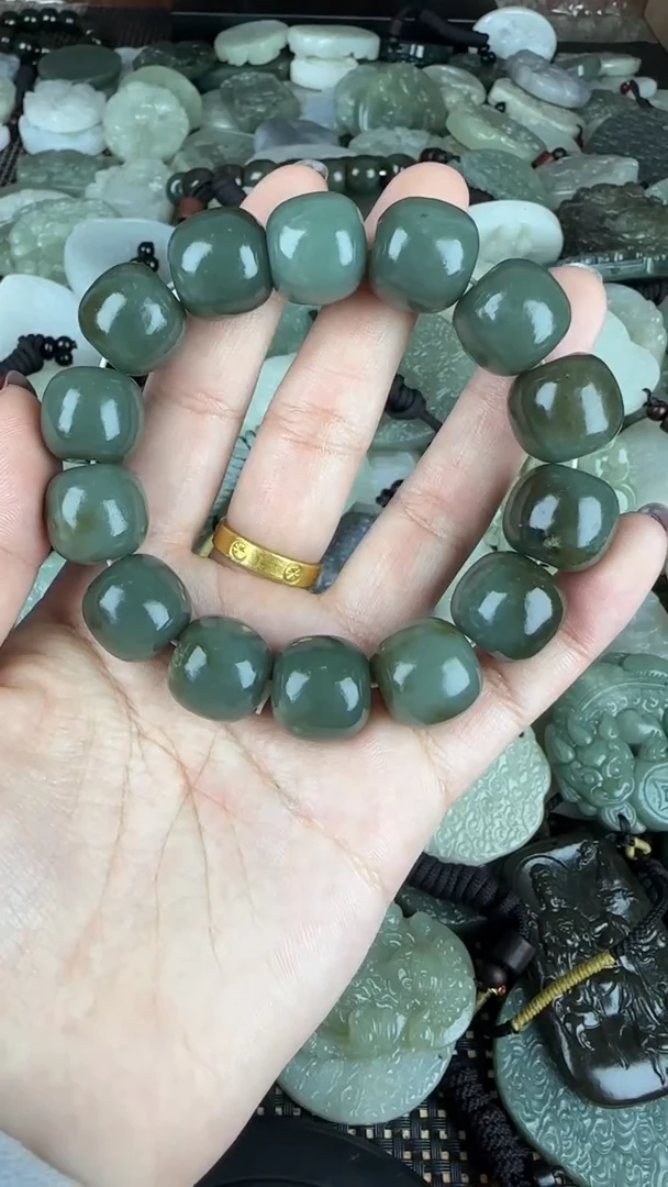 颈饰未镶嵌和田玉1